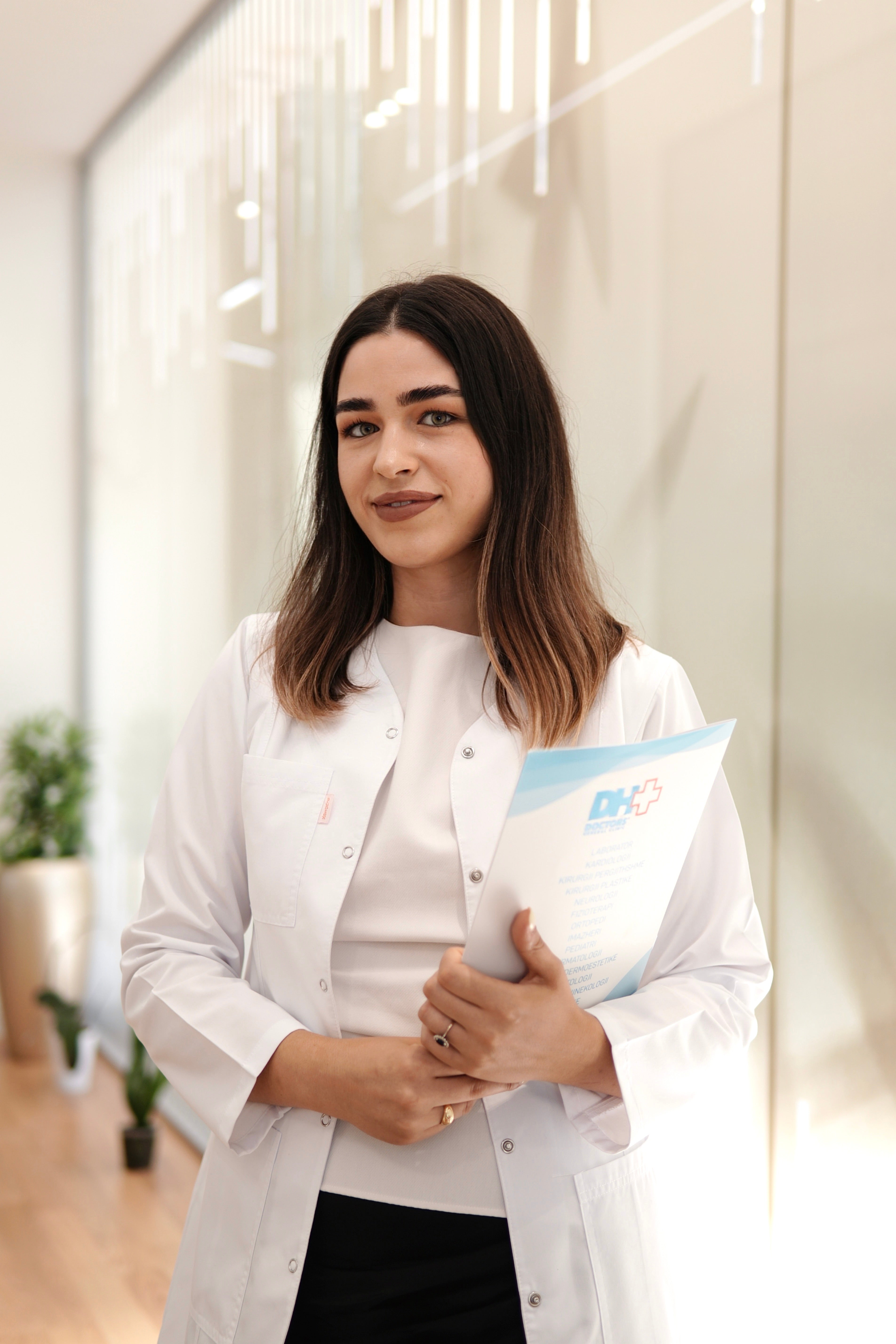 Dr. Armadela Tena – Dentist & Aesthetic Medicine Specialist